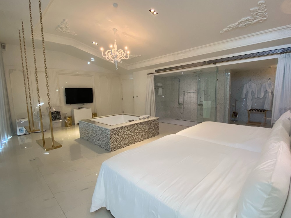 Play Hotel