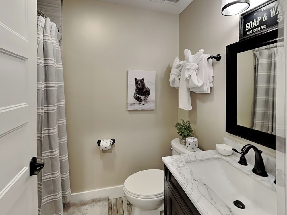 The Squirrel's Nest by Jackson Mountain Rentals