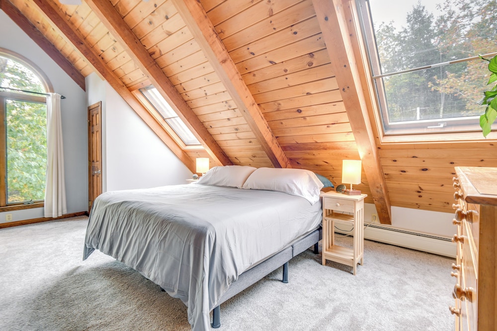 Milton Hidden Gem w/ Pool, Hot Tub & Fireplace!
