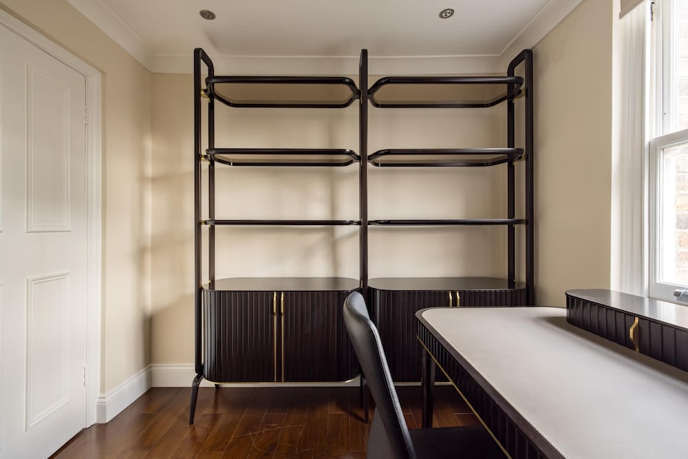 Light-filled Chelsea Duplex