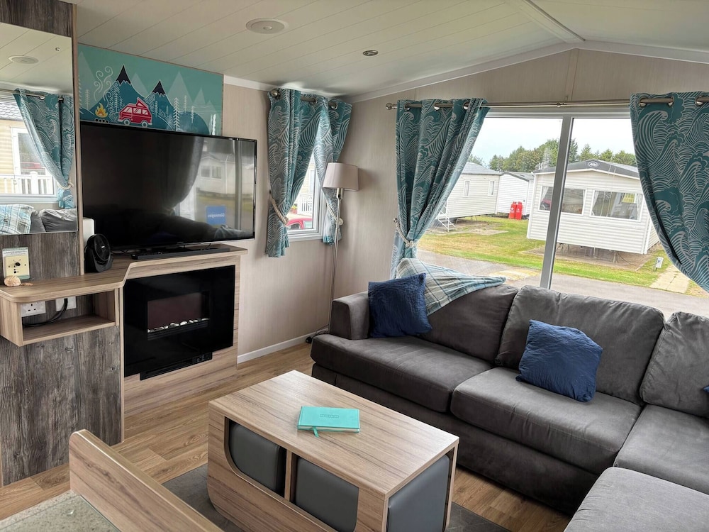 Cozy 3 Bedroom Mobile Home in Longniddry, Perfect for Families