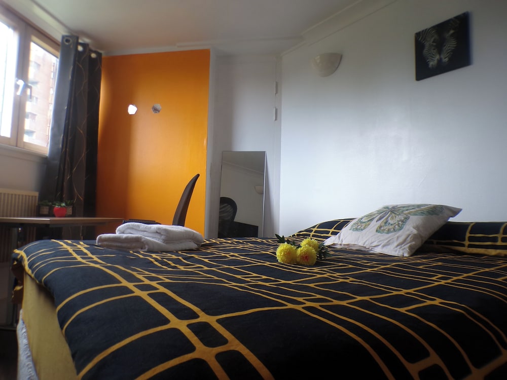 Chelsea Orange Apartment Sleeps10-petsok-parking