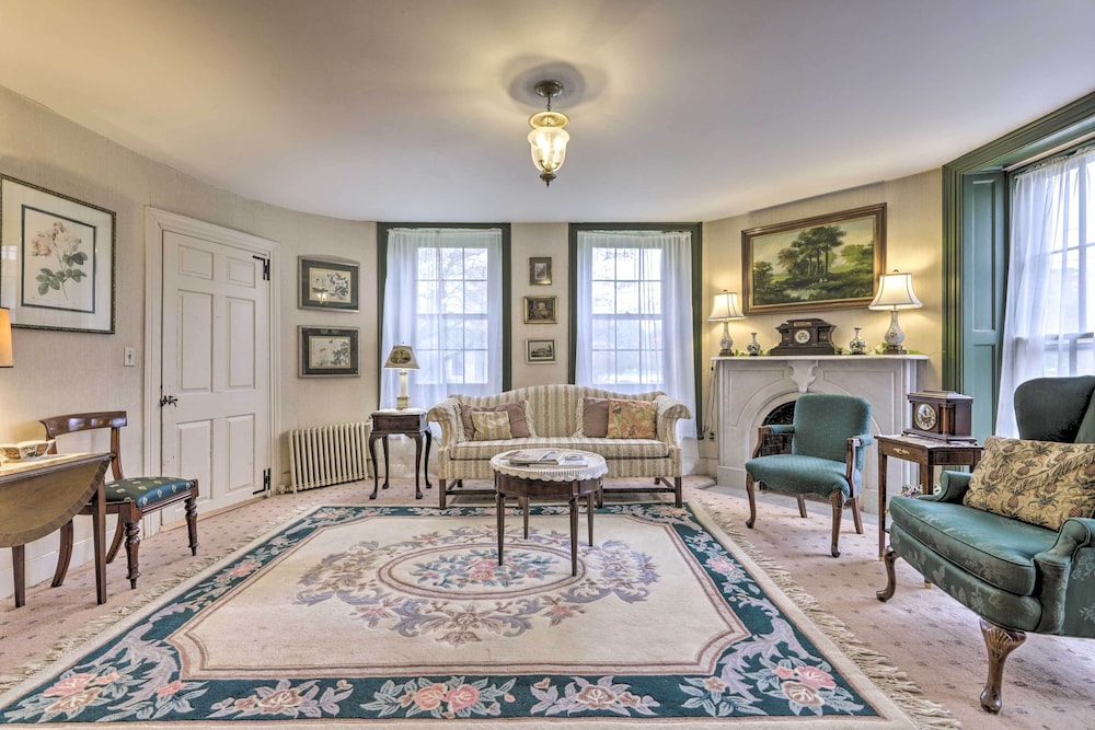 Elegant Norwich House w/ Billiards Room & Ballroom view 3
