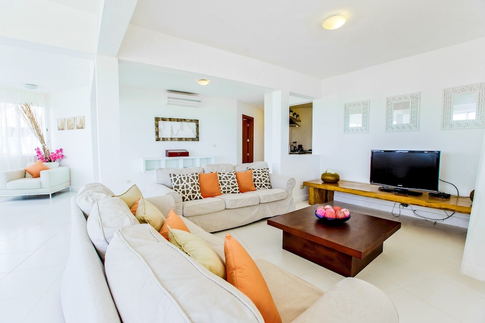 Ocean View Apartment With 3 BDR at B Varo Beach view 4