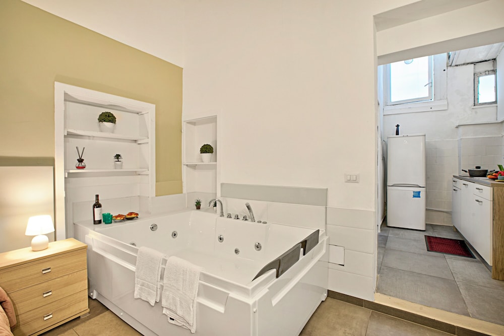 Dimora Savoia With Jacuzzi Bari