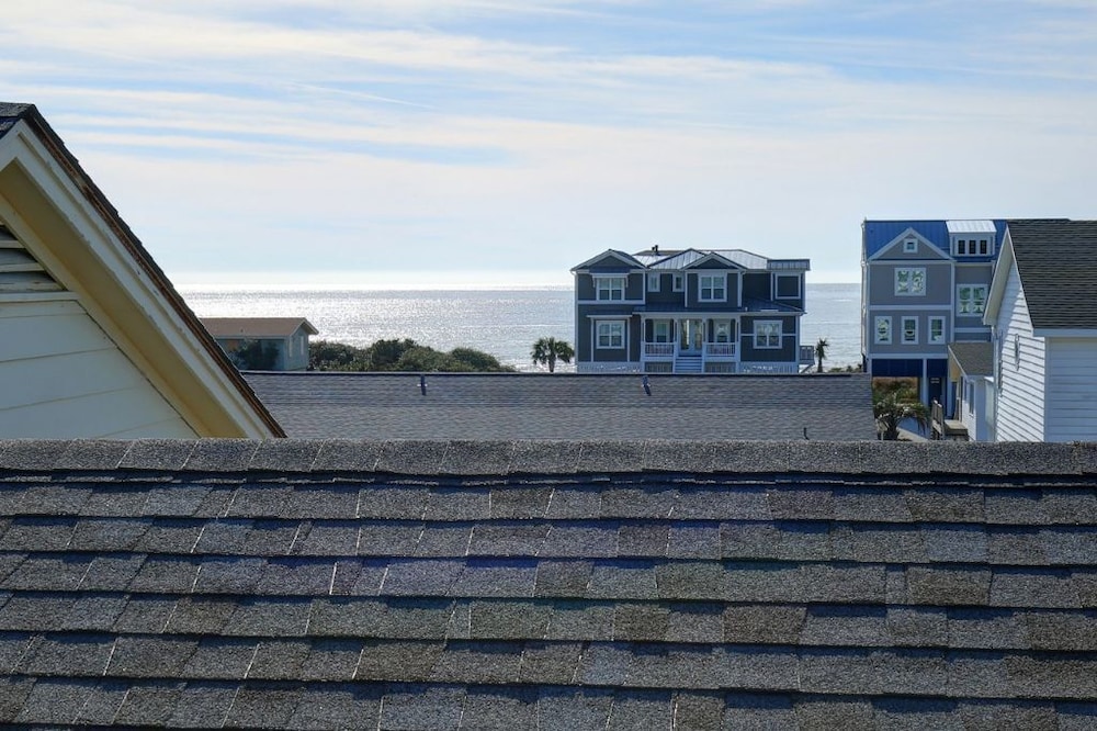 Toadally Relaxin' 2 Bedroom Home by RedAwning - Property Image 7