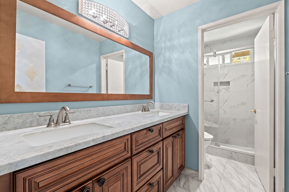 Spacious 4BR Family Retreat w Private Pool