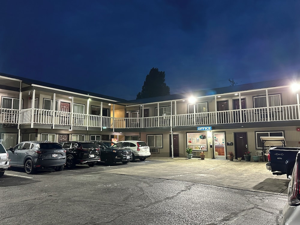 The Royal Victorian Motel