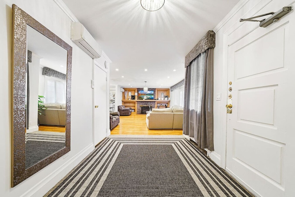 Large 7BR Villa Sleeps 16 Indoor Pool Hot Tub