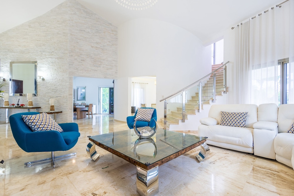 Villa Desiree 5BR Cocotal Luxury Villa Pool Maid