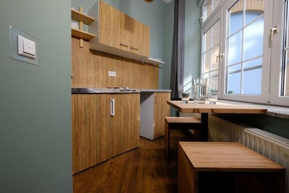 Singer109 Hostel