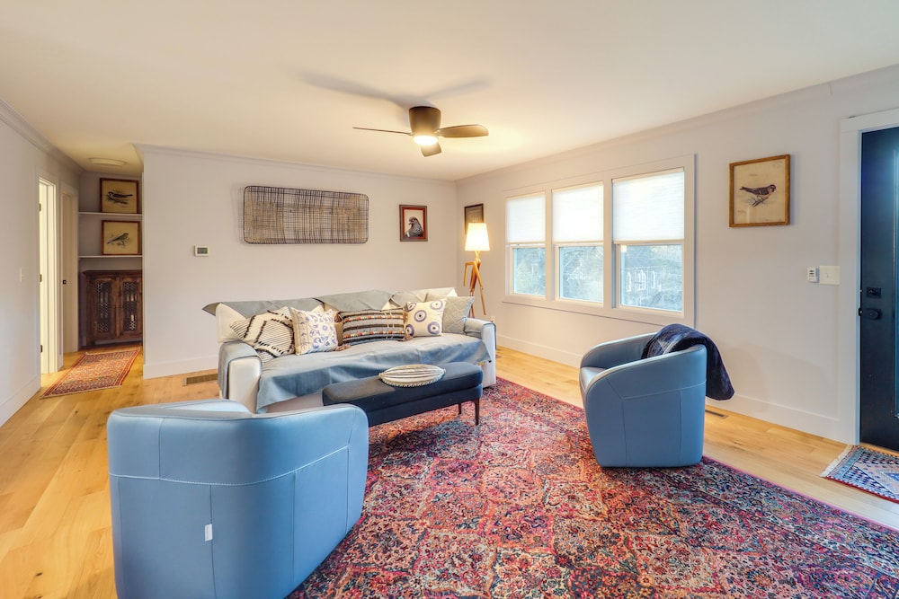 Steps to Dtwn & Fabulous Restaurants: Chic Condo
