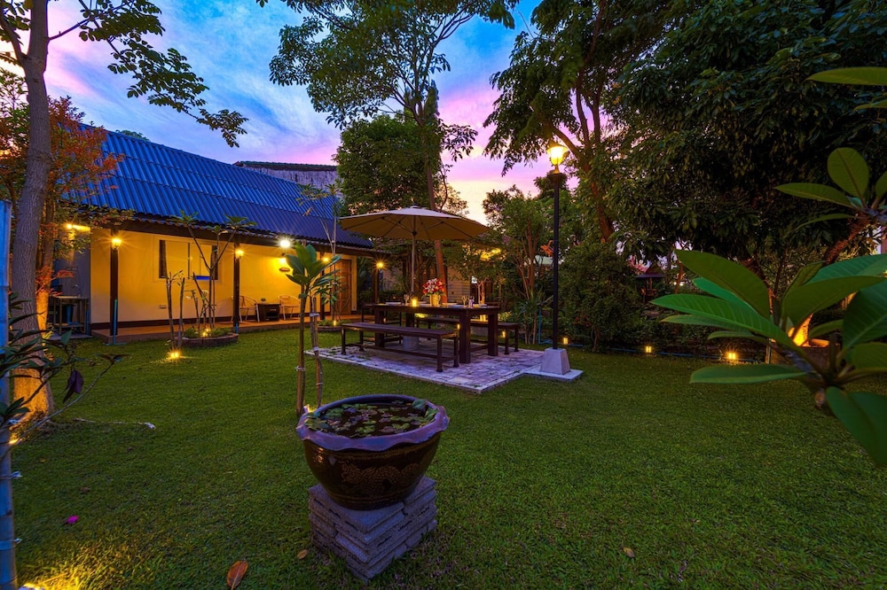 Fantastic Resort Near Town Location BS88