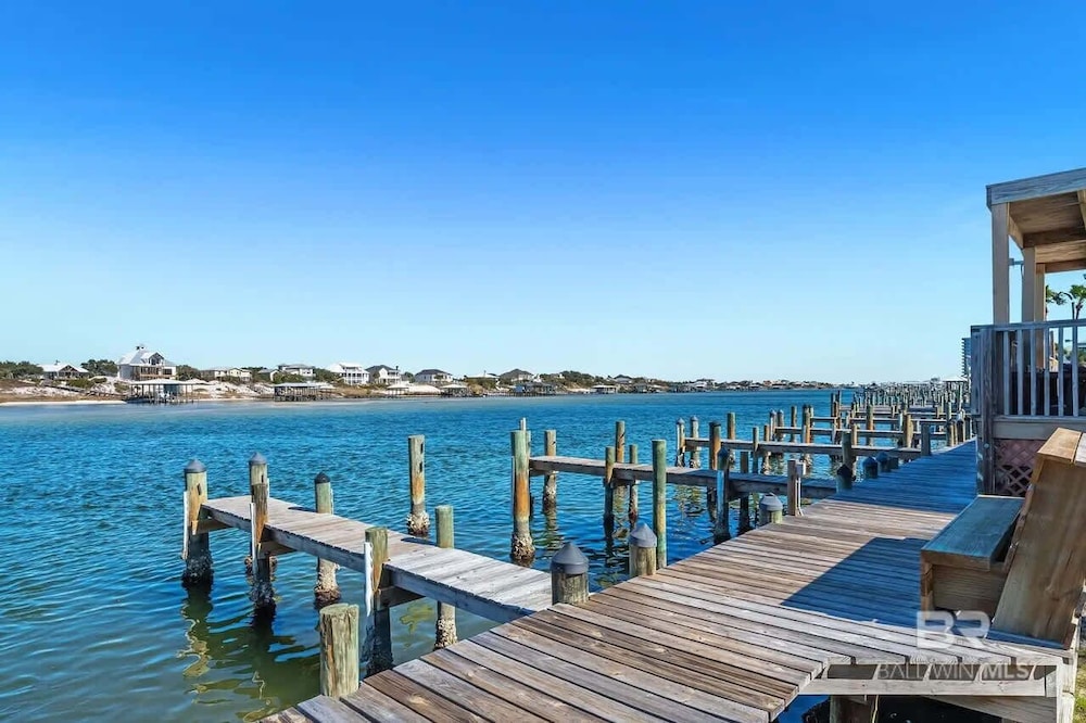 1 bed Beach Pools Waterfront Boating Palmaway
