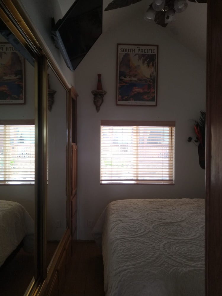Ocean Front Cabin 11 w Jacuzzi Superb Views