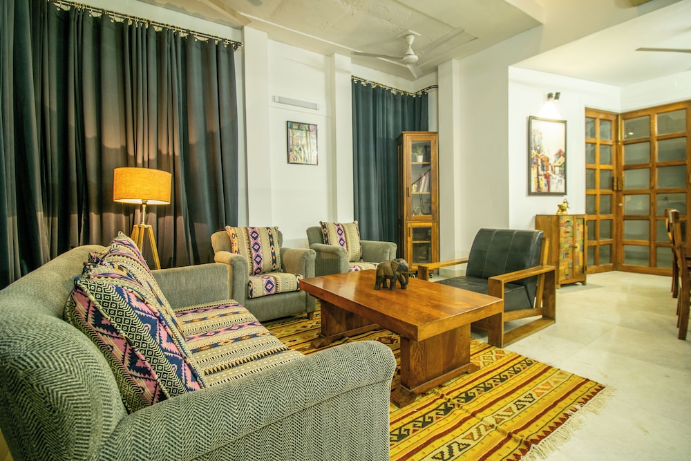 Opulent Antique 6BR Villa in Gurugram
