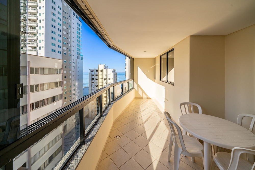 Sea View Apartm. 130m From the Beach in BC Esa901