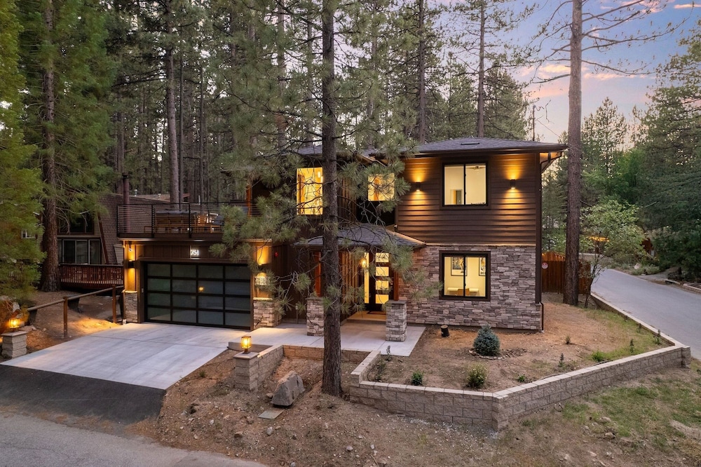 34 - The Maple Crest 5 Bedroom Home