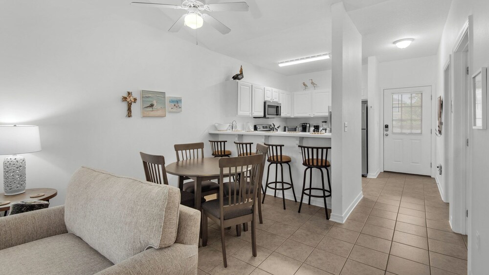 Seagrove 2BR Near Lake & Beach + Free Tickets: Bikes, Dolphin Cruise & More!
