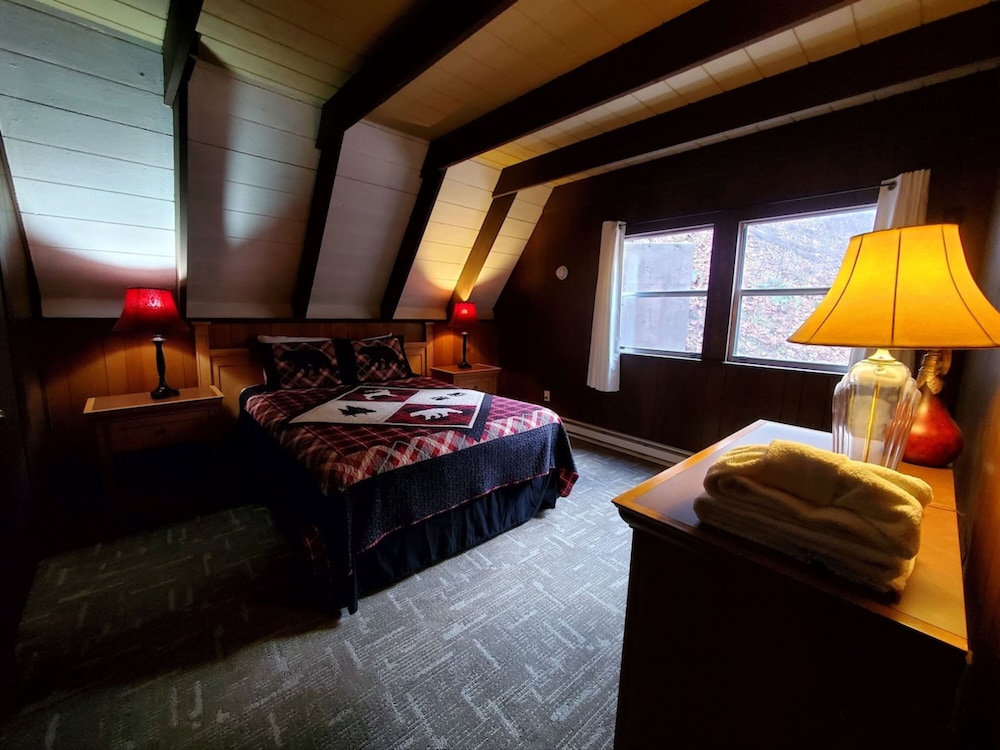 Mountain Getaway - Hidden Creek Chalet