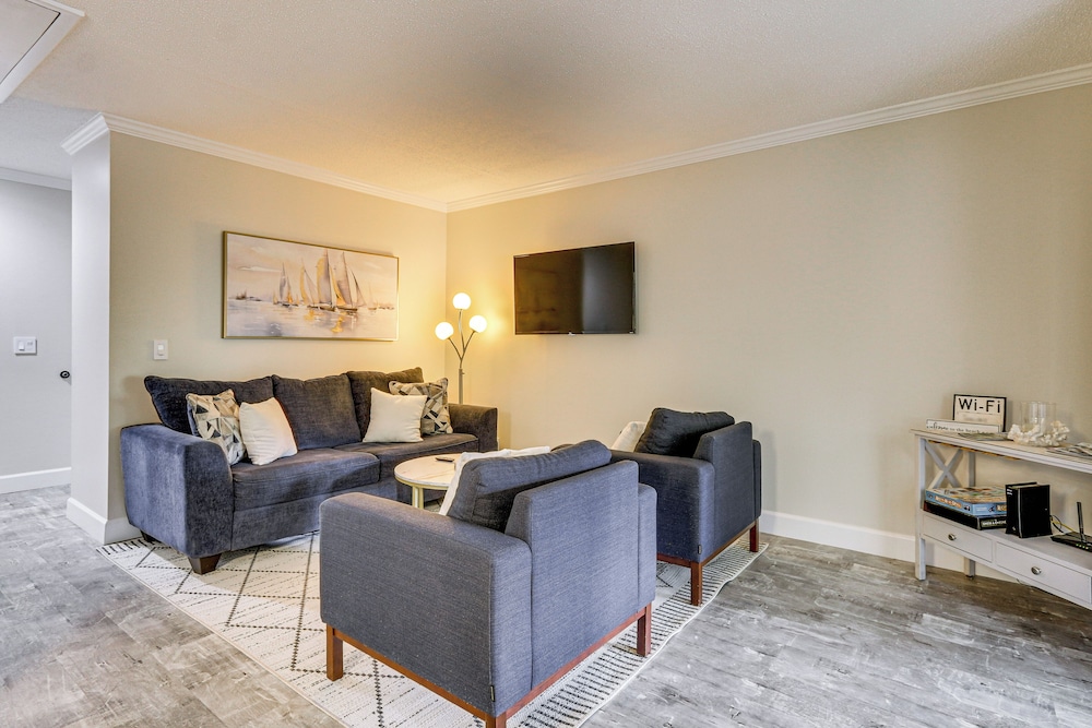 Walk to Folly Field Beach: Condo w/ Pool Access