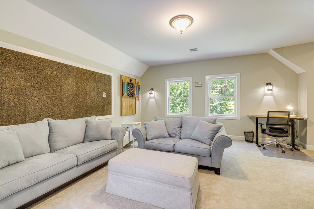 2 Mi to Golfing & Hiking: Spacious Wilmington Home