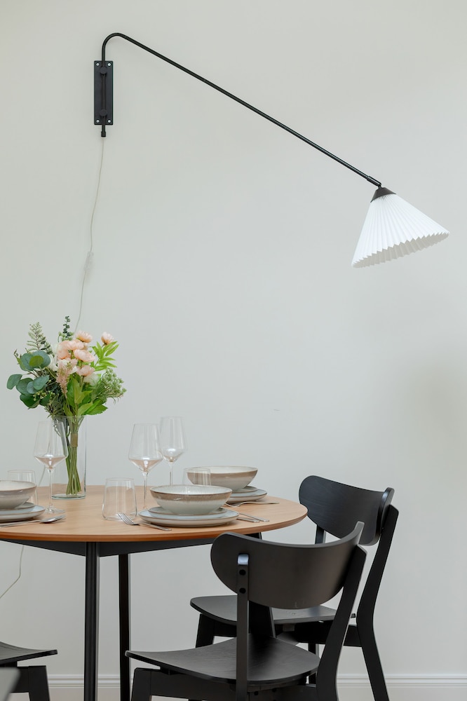 Bright Apartment Poznań by Renters