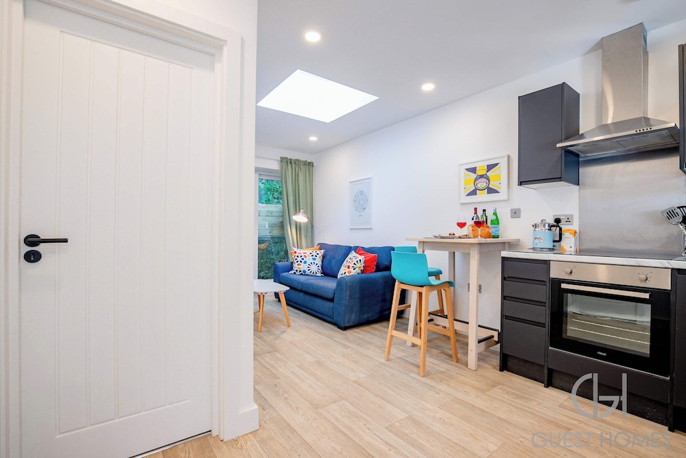 Host Stay Croydon Road Abode