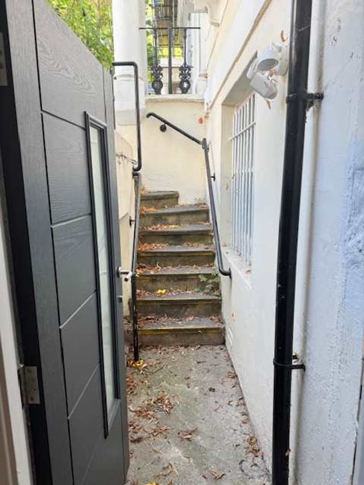 Charming Notting Hill Basement Flat With Garden