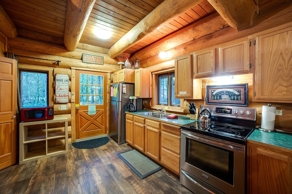 10SL - Real Log Cabin - WiFi - SLEEPS-8 view 5