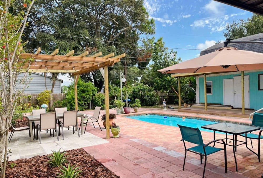 Pool Home in Seminole 5miles to Beach