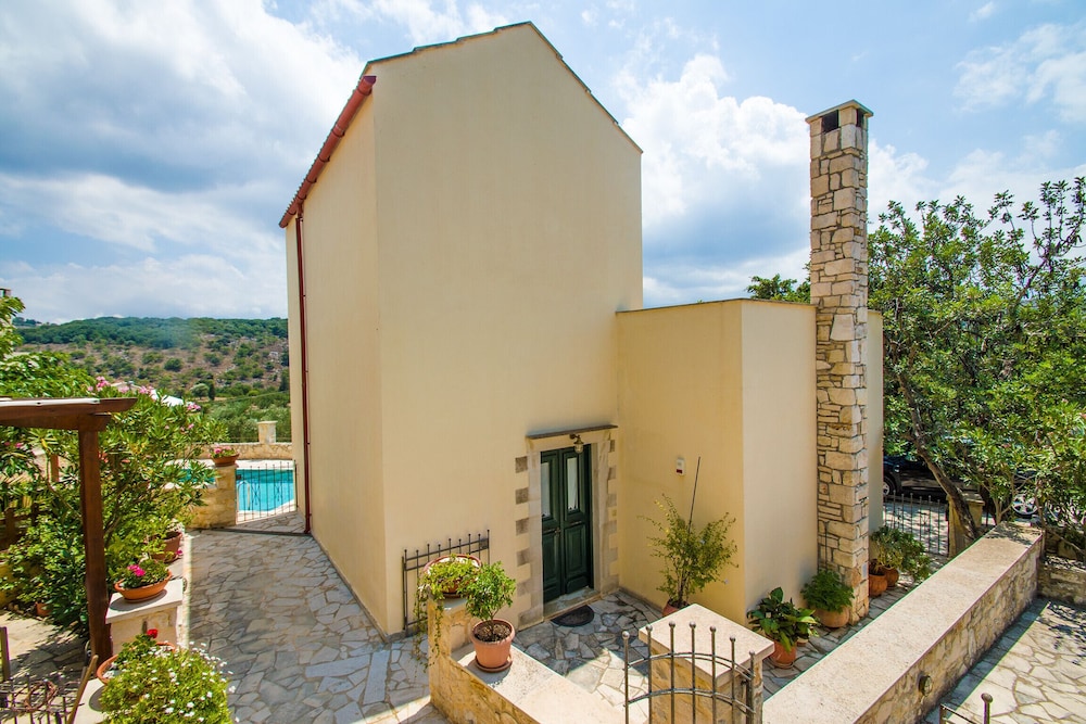 Helianthos Villas