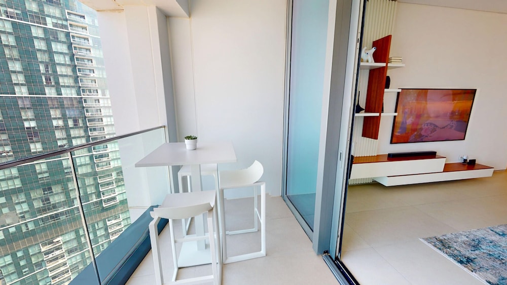 2BR Beachfront Apt w Ain Dubai Views at JBR