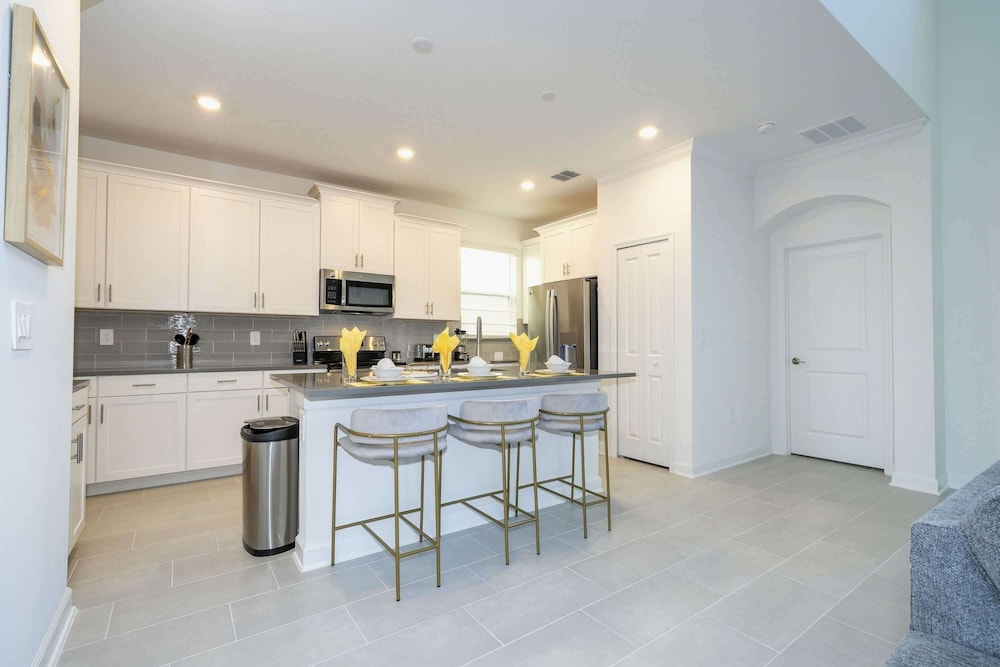 Themed 5Bd Family Villa w Pool Spa Near Disney