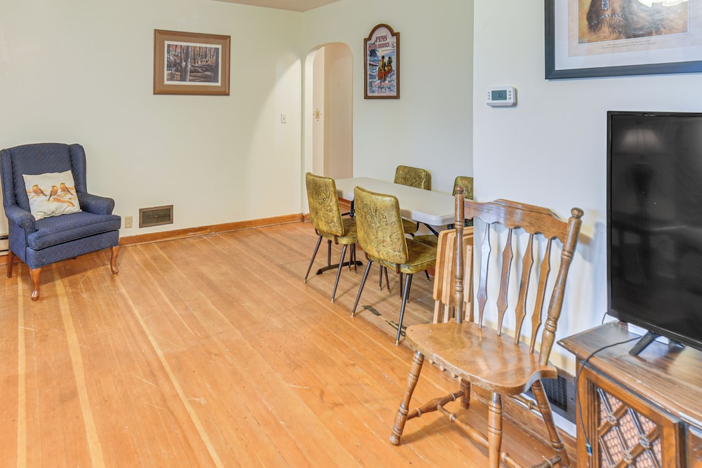 Walk to Restaurant & Bar: Home w/ Deck in Gary
