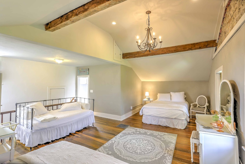 Historic Ottawa Lake House: Deck, Barn + 96 Acres! view 3