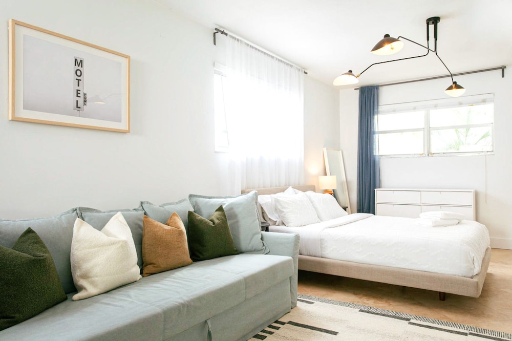 Spacious Apt in the Heart of South Beach