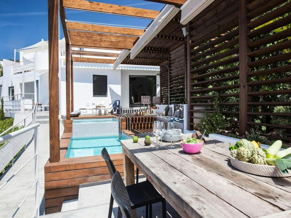 Holiday Home With Private Jacuzzi