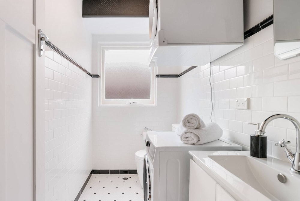 Renovated Retro Apartment Near Harbour Front Walks
