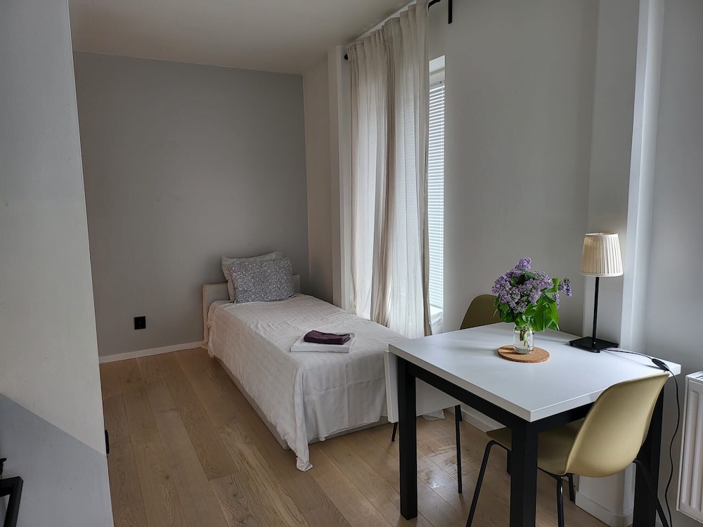 Apartment - Sleeps 3 & Great Location