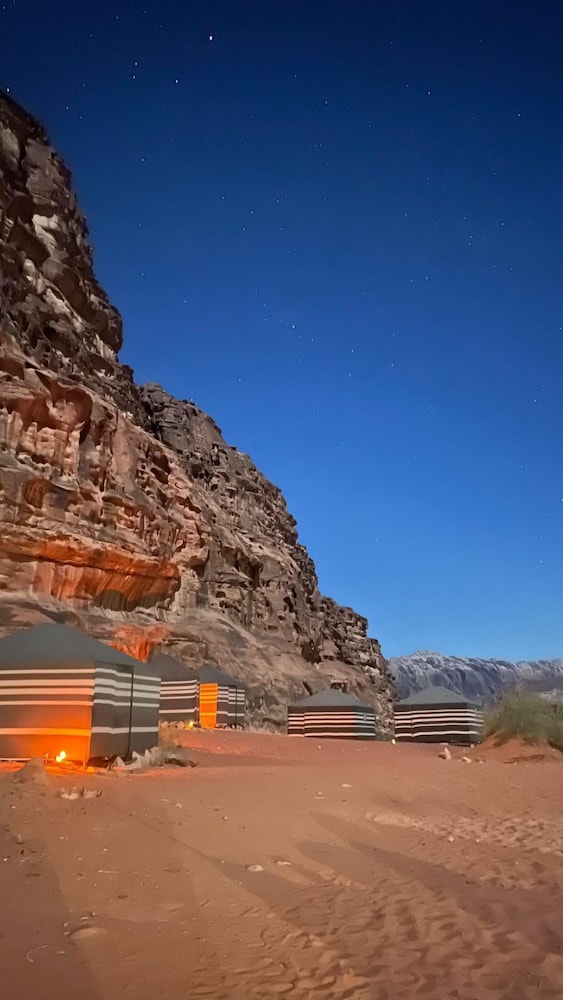 Wadi Rum Hikes & Camp