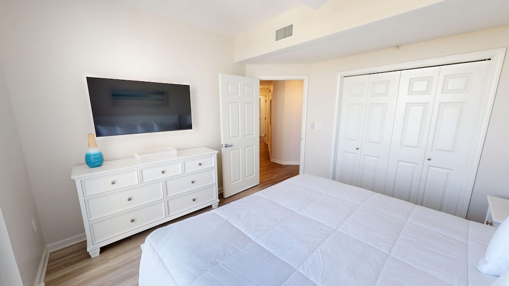 Silver Beach 1104w 3 Bedroom Condo
