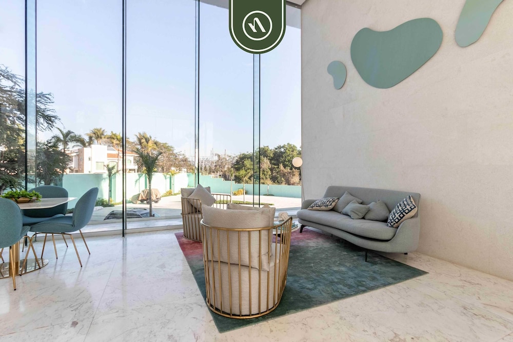 Luxury 3 BR Condo - Beach Access 1 Block Away