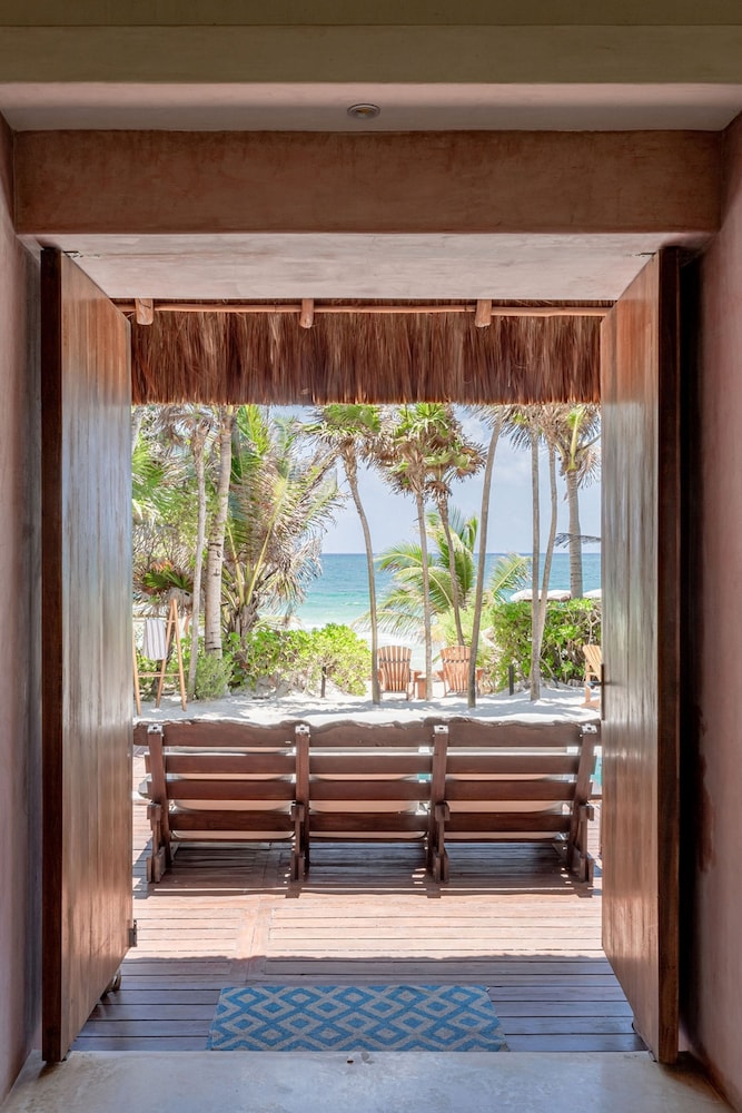 Anana Casa Cantarena Beachfront Meals Included