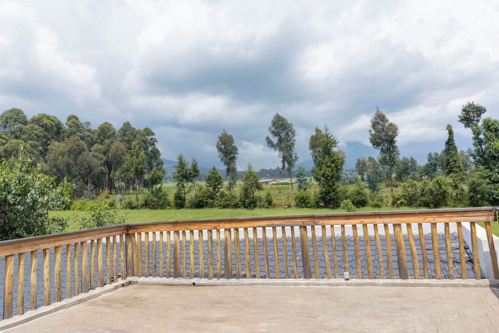 Footprints kinigi lodge