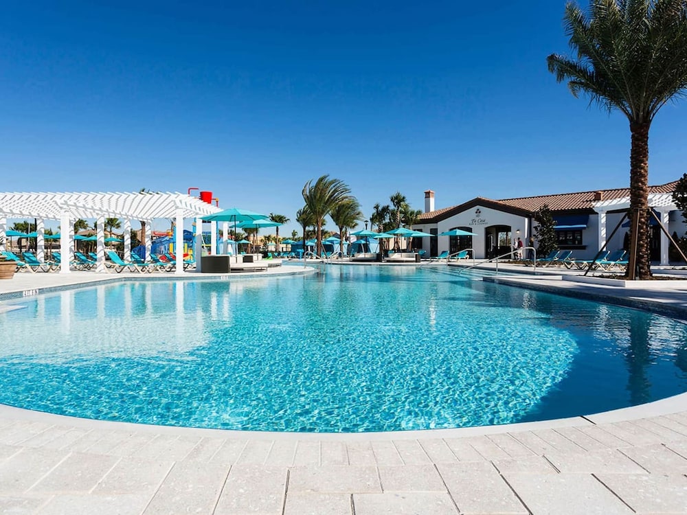 Spacious 5BR Villa w Private Pool Near Disney