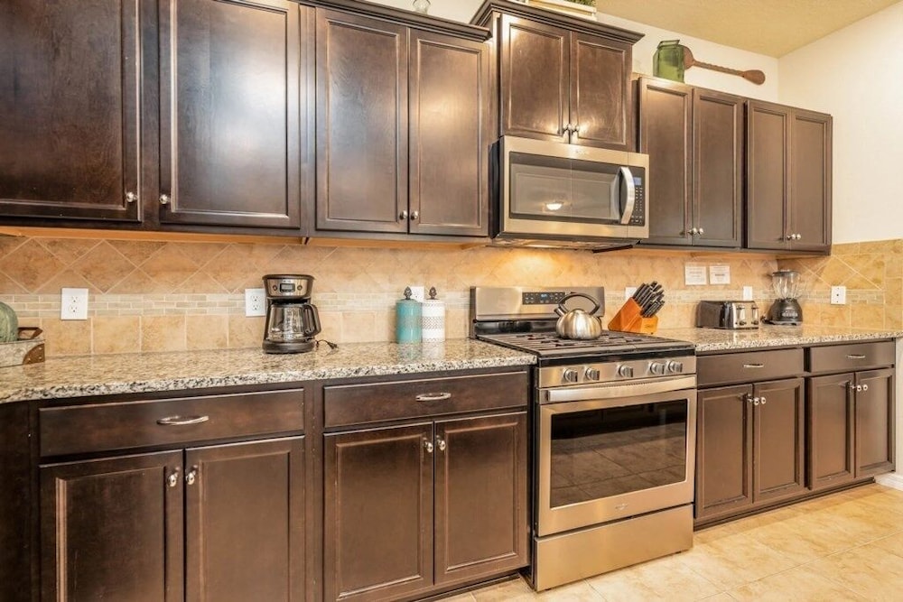 Family-friendly 5br Retreat Splash Pool + Resort Amenities + No Rear Neighbors 5 Bedroom Townhouse