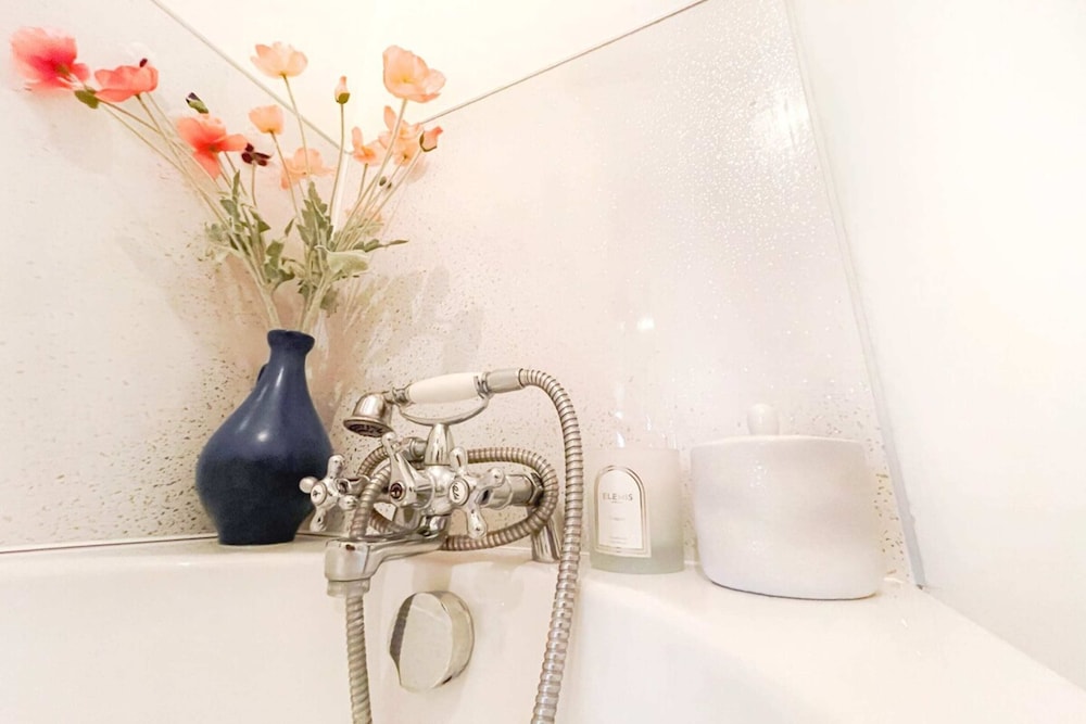 Tranquil Catford Retreat: Sleeps 4, With Garden
