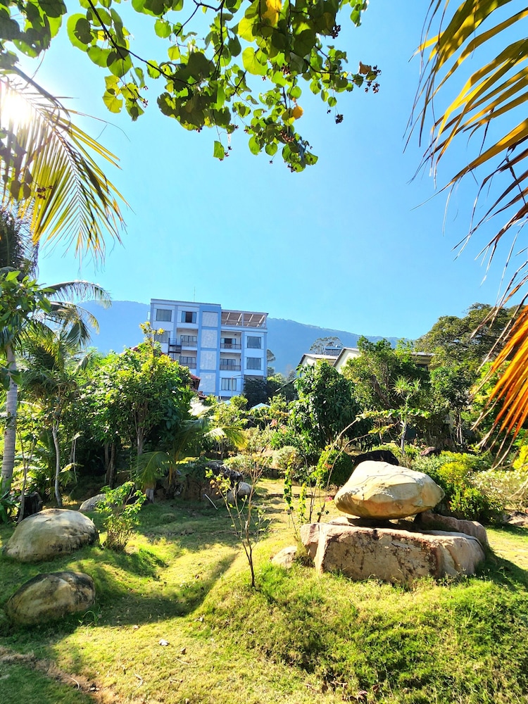 Sunny Shore Resort