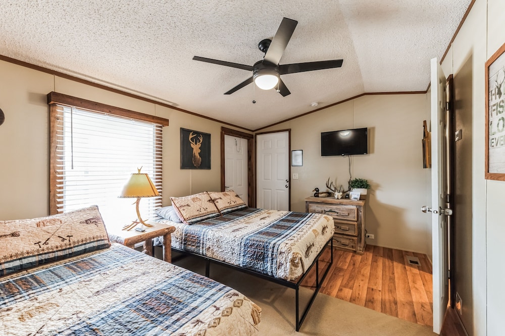Waterfront Lodge - 4 Bedroom Lodge by The Lodges at Fossil Creek